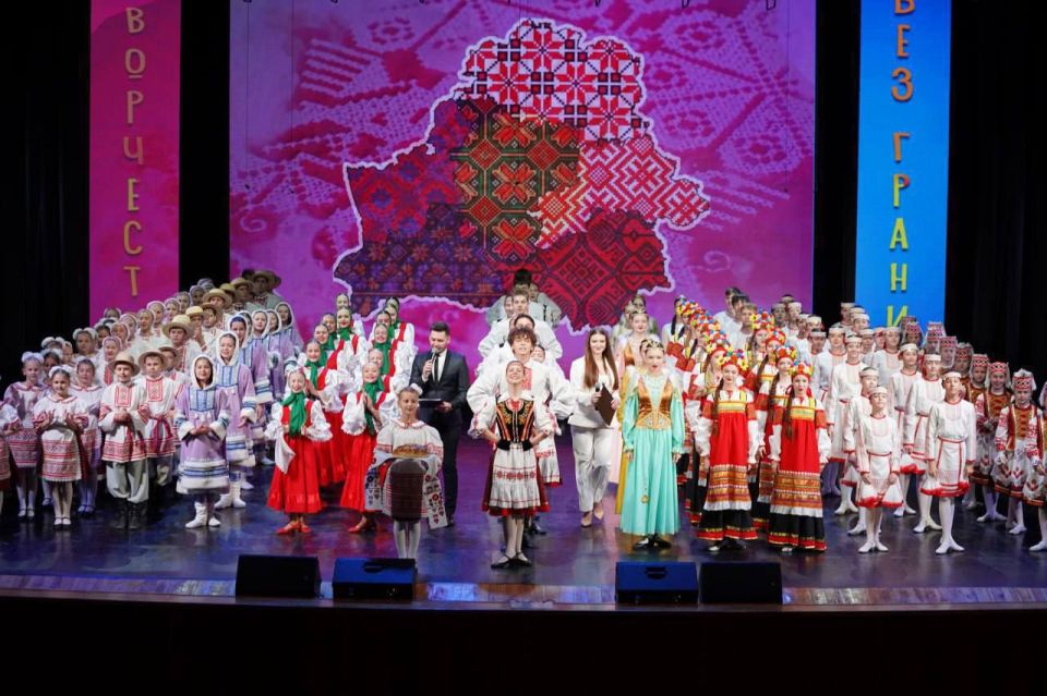 Образцовый коллектив РФ Детский ансамбль народного танца «Изи пеледыш» завоевал бронзу на международном фестивале в Минске Образцовый коллектив РФ Детский ансамбль народного танца «Изи пеледыш» завоевал бронзу на международном фестивале в Минске