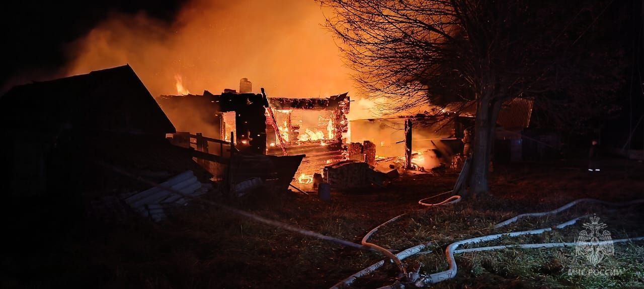 Трагический пожар в селе Покровское: погибли два человека Трагический пожар в селе Покровское: погибли два человека