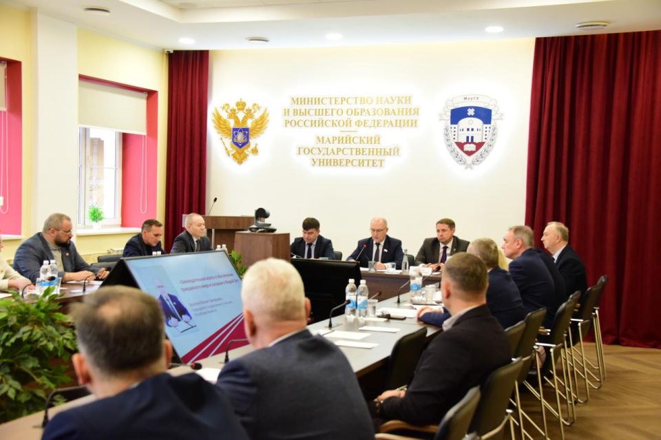 Участники региональной кадровой программы «Герои Марий Эл. Талешке-влак» активно проходят практическую подготовку под руководством наставников — представителей органов государственной власти и руководителей профильных... Участники региональной кадровой программы «Герои Марий Эл. Талешке-влак» активно проходят практическую подготовку под руководством наставников — представителей органов государственной власти и руководителей профильных...