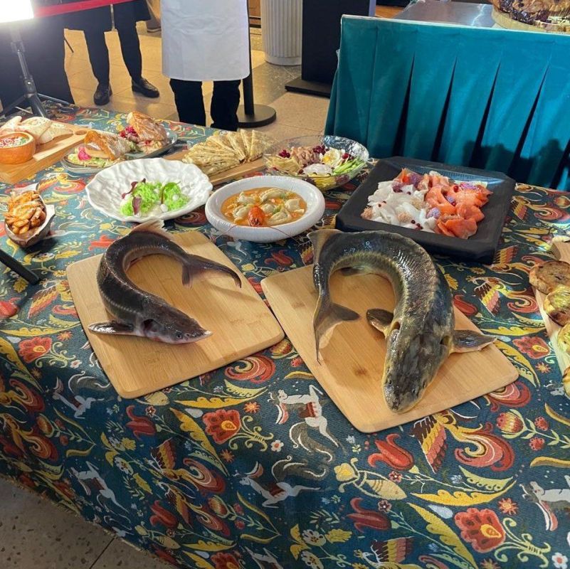 4 ноября на ВДНХ в Доме Российской Кухни прошёл гастрономический праздник «Народов много — Родина одна!», где шеф-повара со всей страны демонстрировали умения, а гости пробовали блюда разных регионов