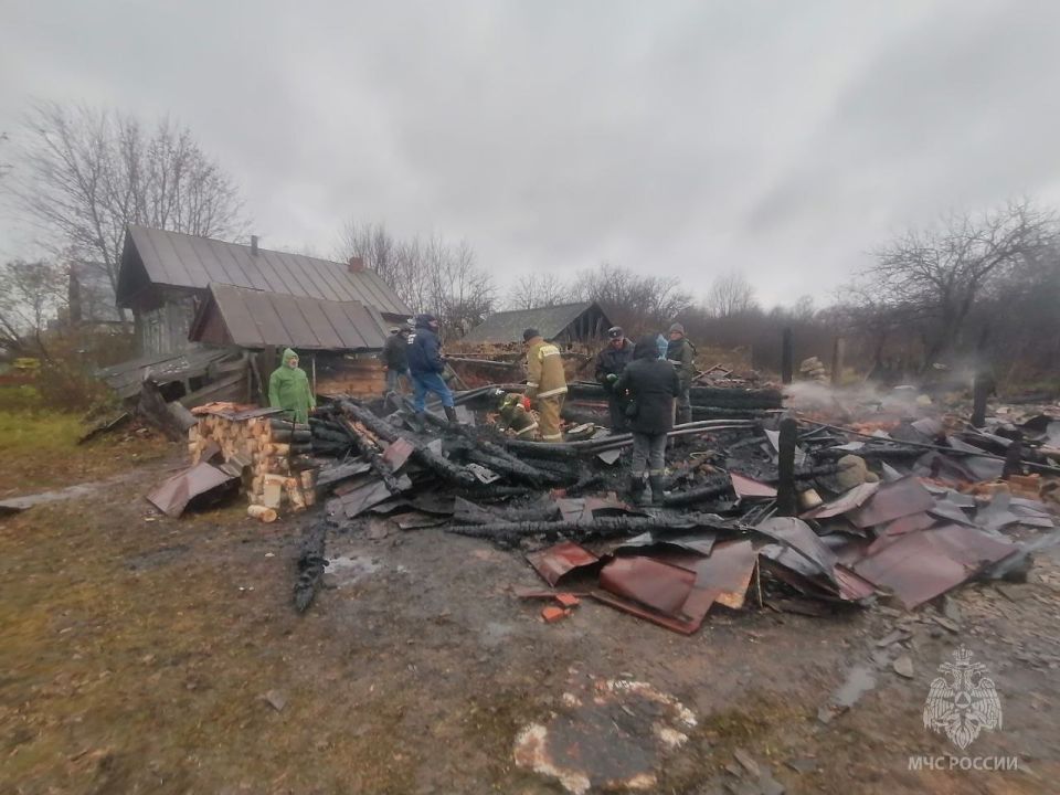 Трагический пожар в селе Покровское: погибли два человека Трагический пожар в селе Покровское: погибли два человека