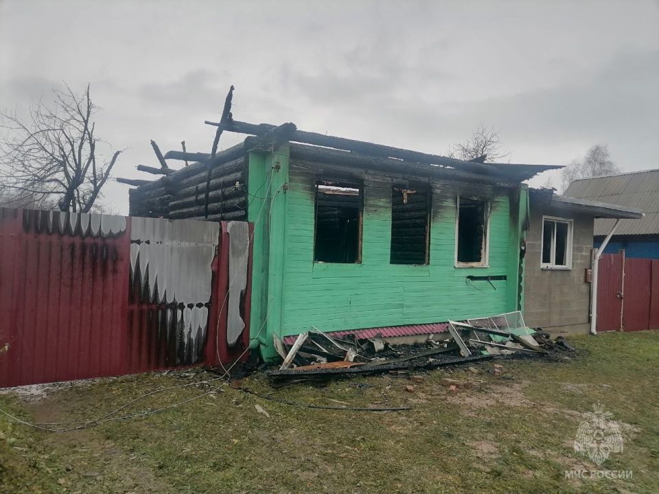 Трагический пожар в селе Покровское: погибли два человека Трагический пожар в селе Покровское: погибли два человека