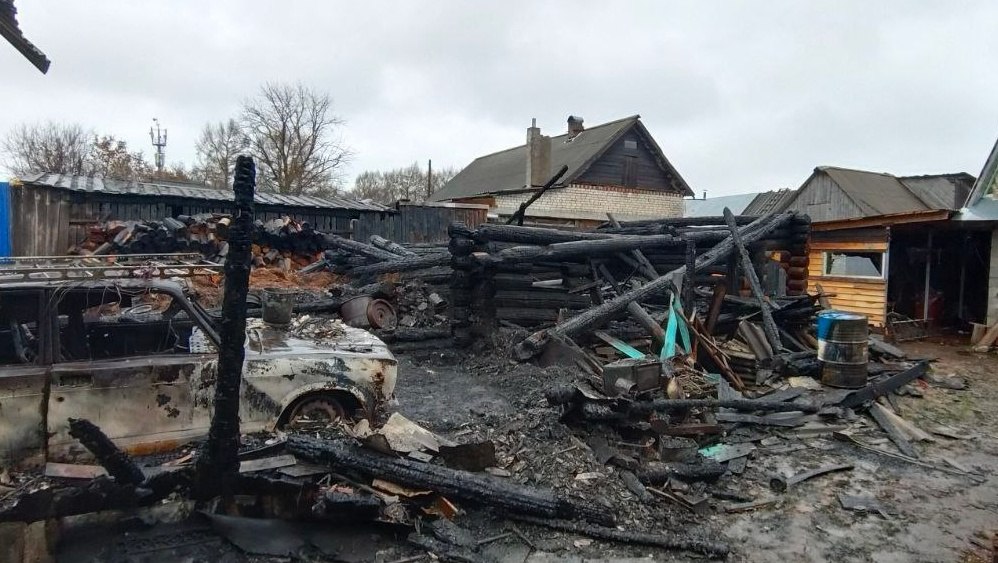 В МЧС рассказали, как пожарные спасали дом в селе Ронга