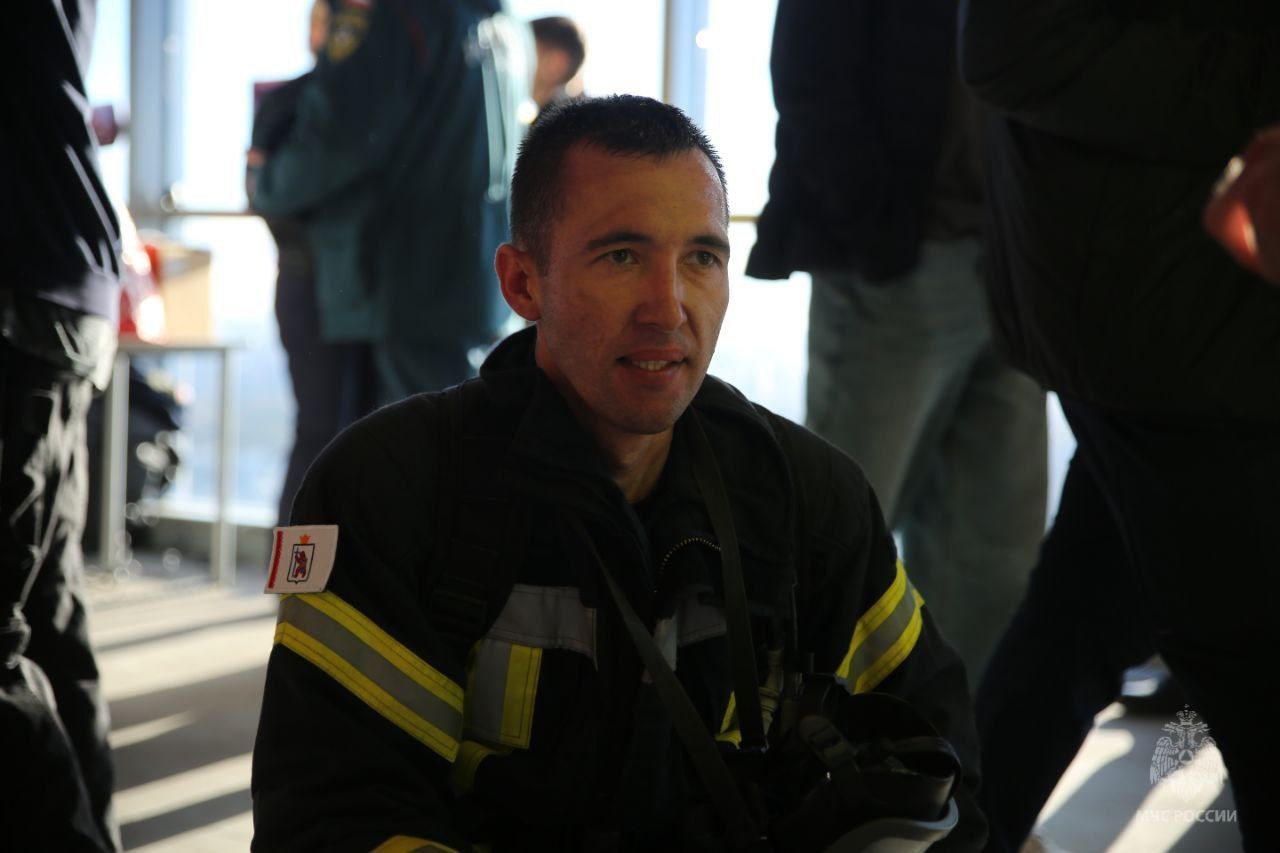 Спасатели из Марий Эл достойно выступили на «Вертикальном вызове» в Петербурге Спасатели из Марий Эл достойно выступили на «Вертикальном вызове» в Петербурге