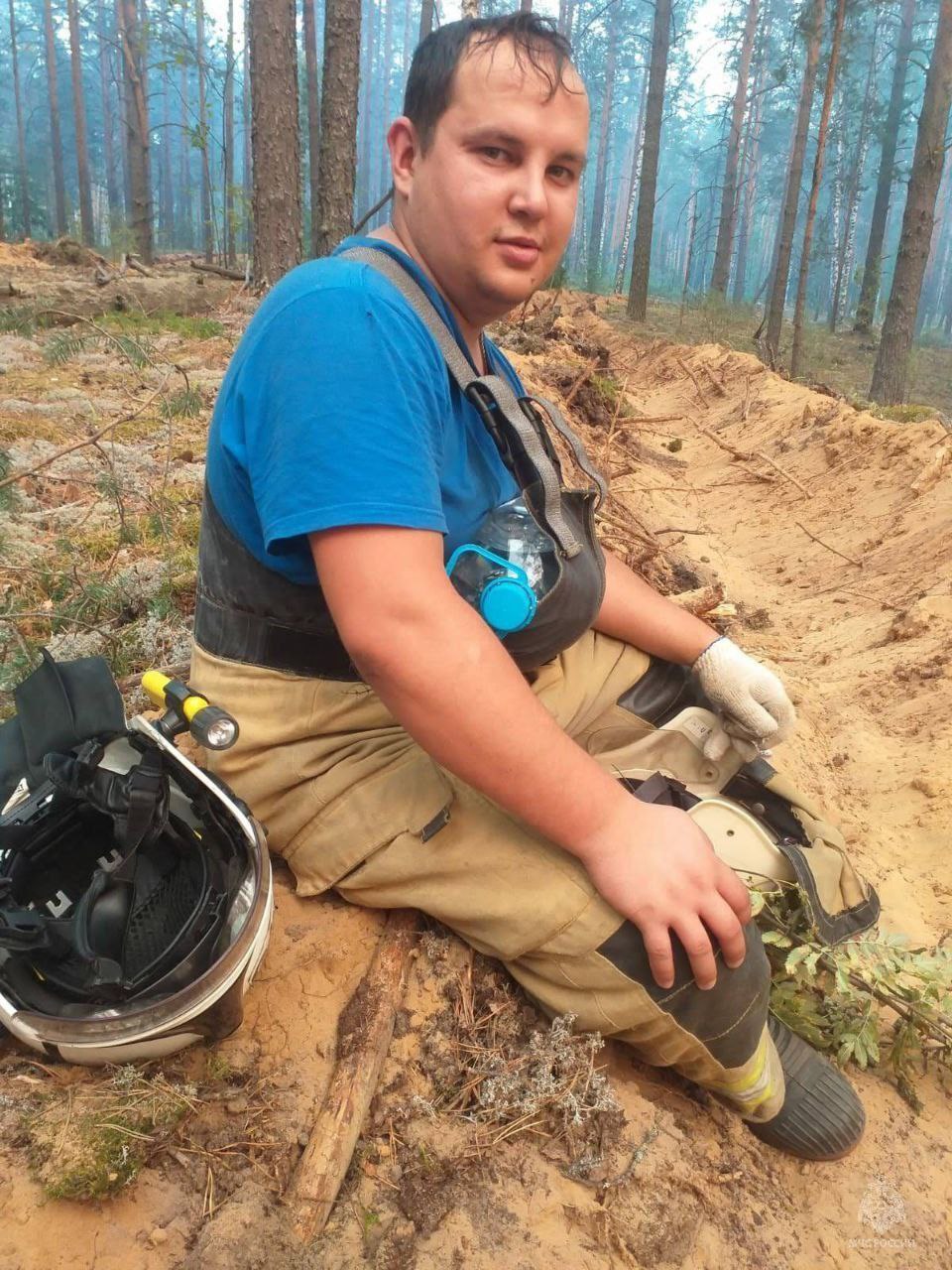 Огнеборец не на службе, но в строю: как пожарные спасали дома в селе Ронга Огнеборец не на службе, но в строю: как пожарные спасали дома в селе Ронга