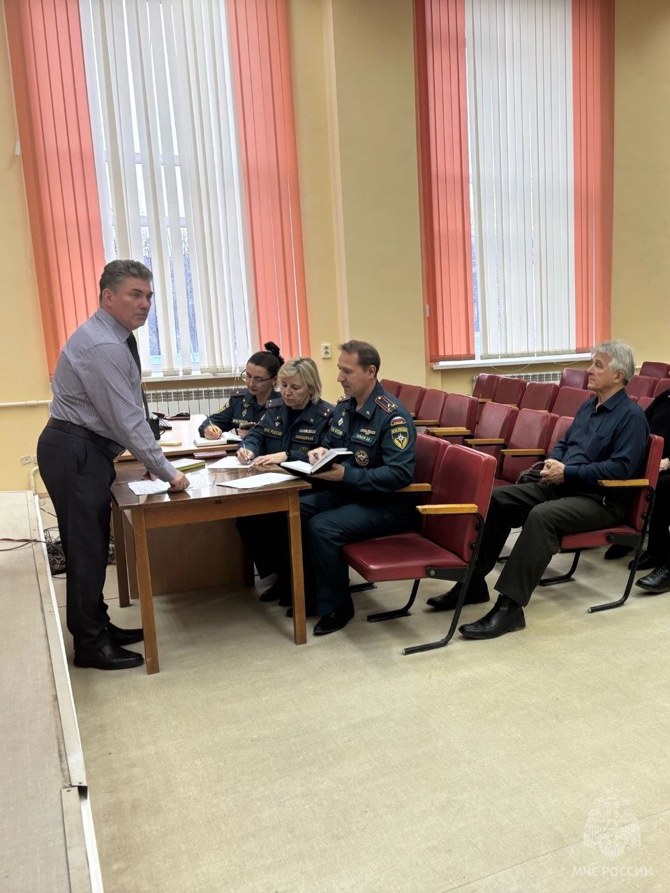 Ветераны МЧС России обсудили пути развития ветеранского движения и готовятся к выборам председателя Ветераны МЧС России обсудили пути развития ветеранского движения и готовятся к выборам председателя