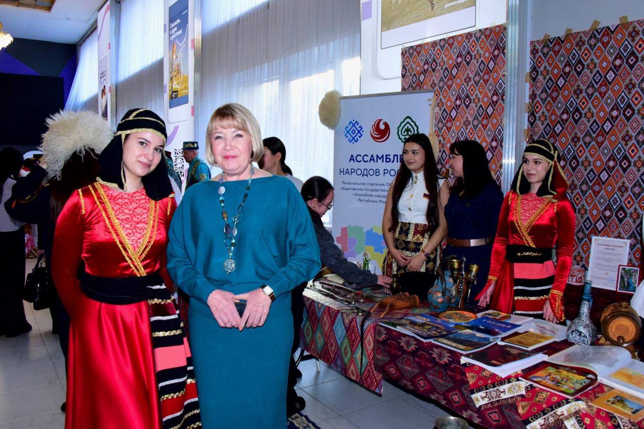 Многообразие и уникальность национальных культур продемонстрировали на молодежном фестивале "Единство в дружбе" Многообразие и уникальность национальных культур продемонстрировали на молодежном фестивале "Единство в дружбе"