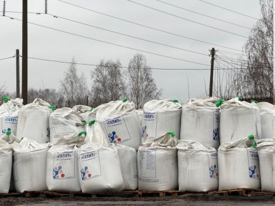 Сотрудники АО «Город» начали заготавливать песко-соляную смесь для борьбы с гололедом на дорогах зимой