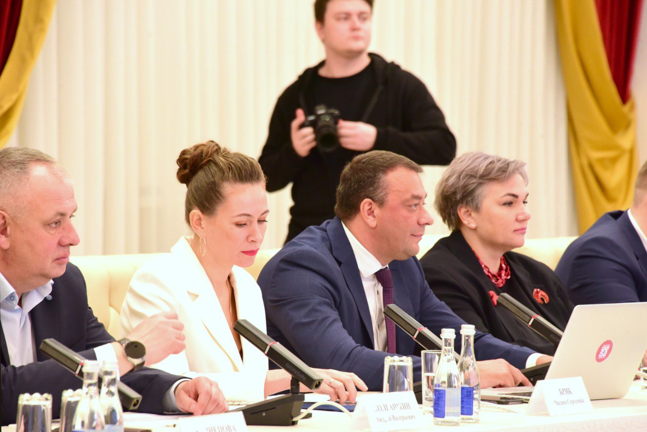 Сегодня в Доме дружбы народов Марий Эл состоялось рабочее совещание с делегацией Владимирской области, посвященное развитию межрегионального сотрудничества в сфере туризма Сегодня в Доме дружбы народов Марий Эл состоялось рабочее совещание с делегацией Владимирской области, посвященное развитию межрегионального сотрудничества в сфере туризма