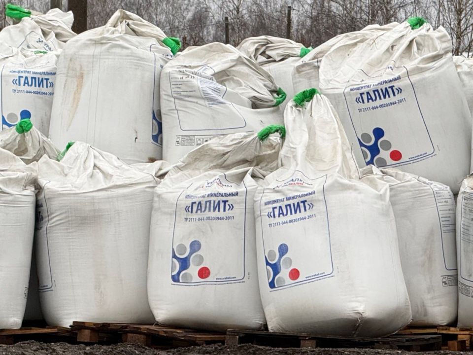 Предприятие АО «Город» заготовило 12 000 т пескосоляной смеси для обработки дорог и тротуаров в зимний период