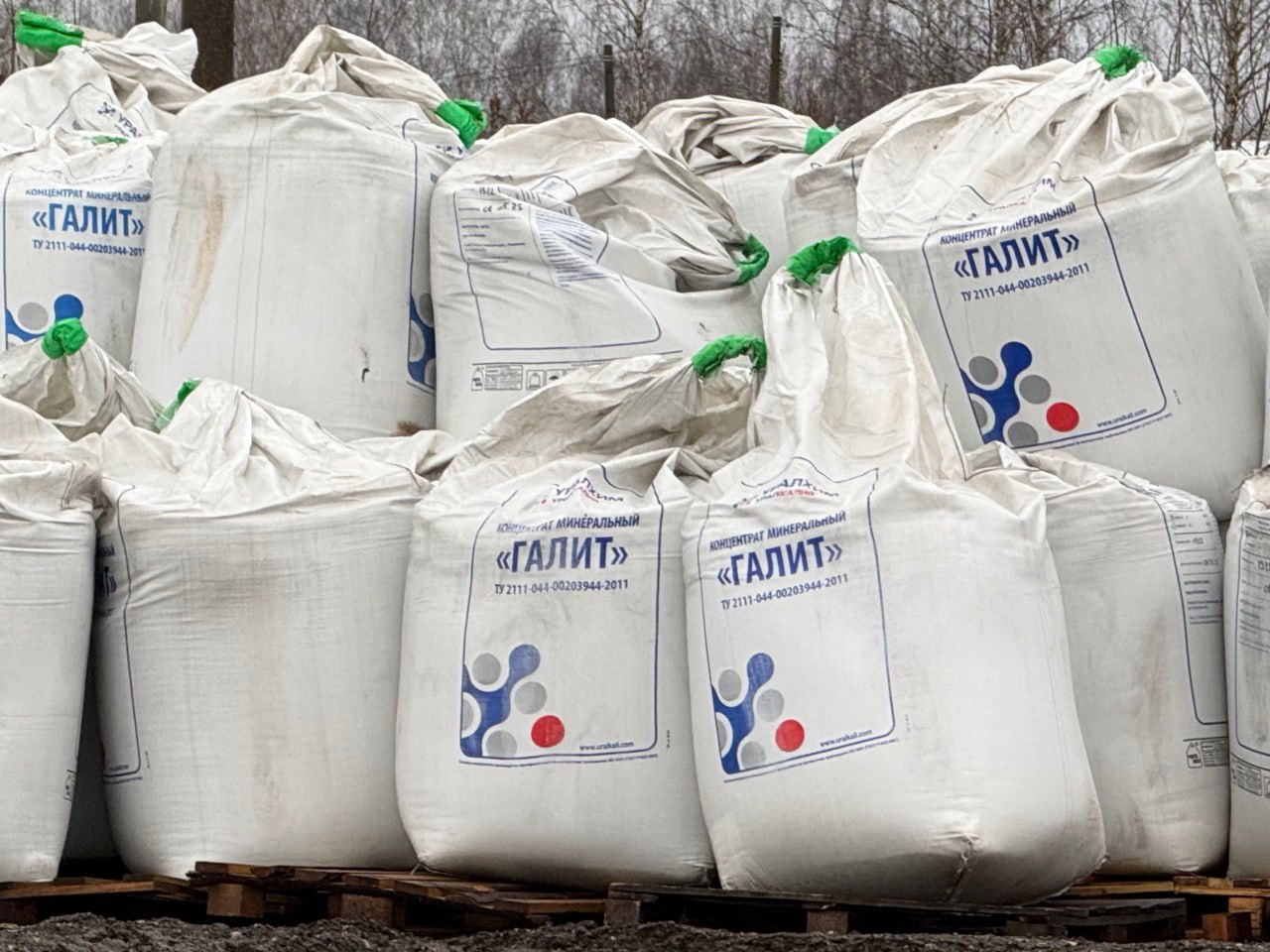 Предприятие АО «Город» заготовило 12 000 т пескосоляной смеси для обработки дорог и тротуаров в зимний период