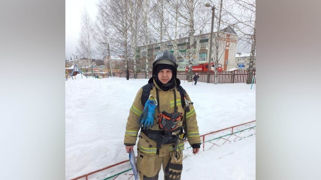 Огнеборец всегда в строю: пожарный спас дома соседей в Ронге