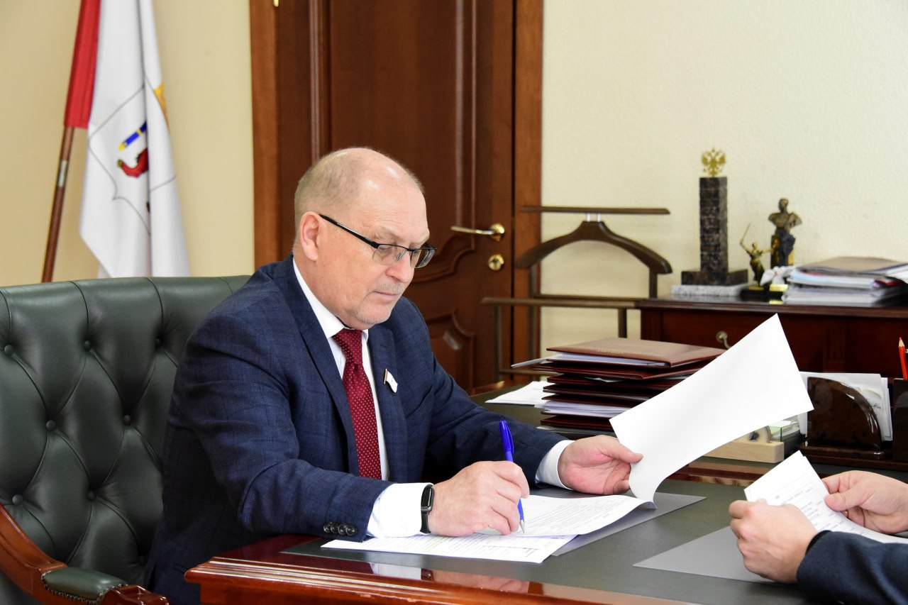 В рамках стажировки Зампредседателя Госсобрания, участник кадровой программы "Герои Марий Эл. Талешке-влак" Александр Смирнов обсудил со своим наставником, Председателем Госсобрания Михаилом Васютиным проект программы 78-го... В рамках стажировки Зампредседателя Госсобрания, участник кадровой программы "Герои Марий Эл. Талешке-влак" Александр Смирнов обсудил со своим наставником, Председателем Госсобрания Михаилом Васютиным проект программы 78-го...