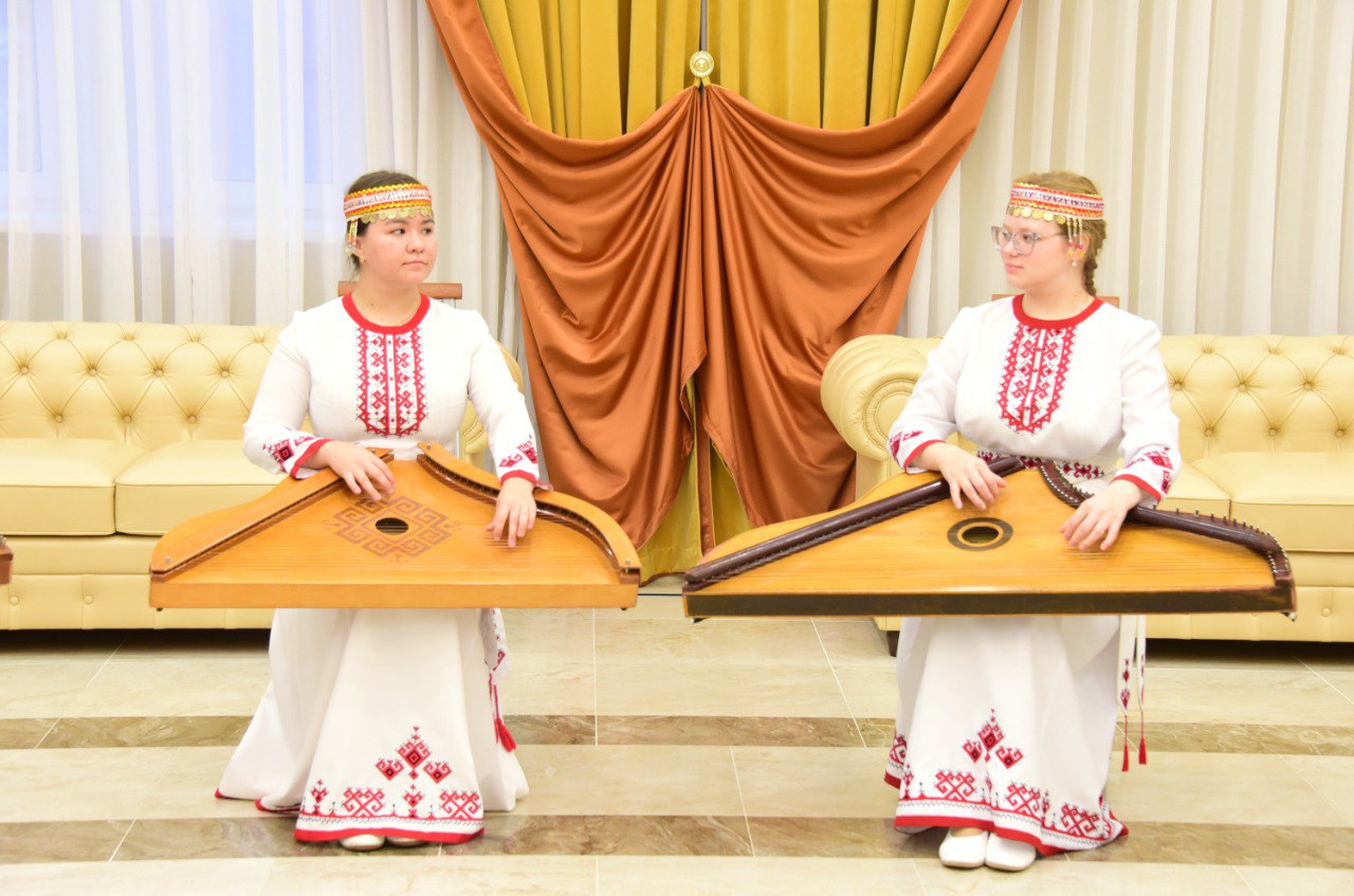 Сегодня в Доме дружбы народов Марий Эл состоялось рабочее совещание с делегацией Владимирской области, посвященное развитию межрегионального сотрудничества в сфере туризма Сегодня в Доме дружбы народов Марий Эл состоялось рабочее совещание с делегацией Владимирской области, посвященное развитию межрегионального сотрудничества в сфере туризма