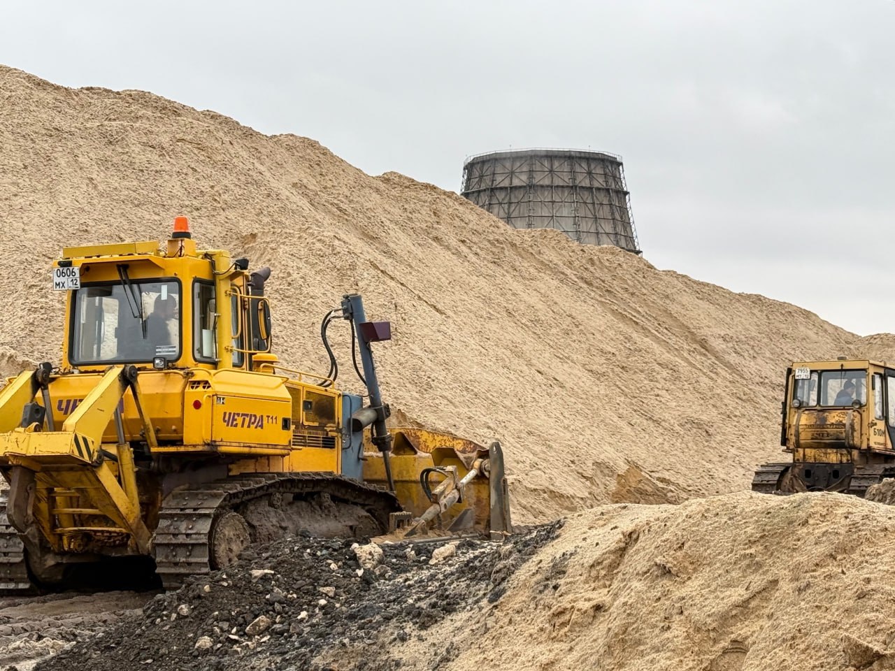 Предприятие АО «Город» заготовило 12 000 т пескосоляной смеси для обработки дорог и тротуаров в зимний период Предприятие АО «Город» заготовило 12 000 т пескосоляной смеси для обработки дорог и тротуаров в зимний период