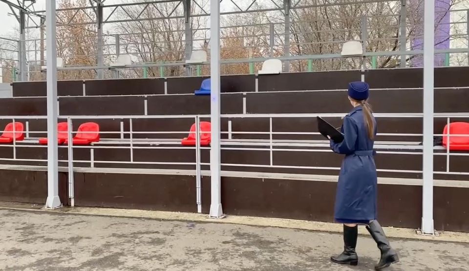 Прокуратура Республики Марий Эл начала проверку после жалоб на состояние новой спортивной площадки у Дворца молодежи в Йошкар-Оле
