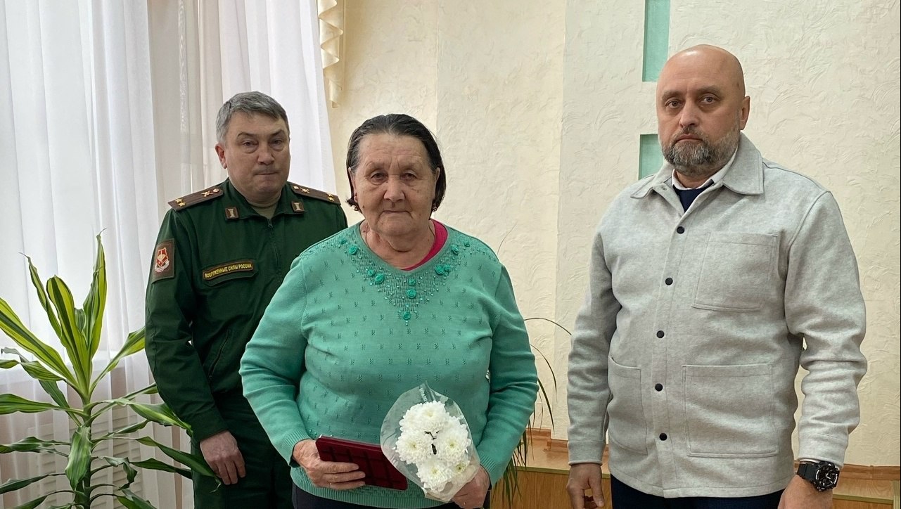 Семьям погибших бойцов в Советском районе передали боевые награды