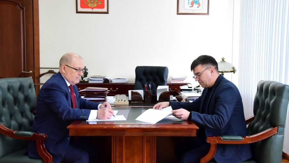 Михаил Васютин поделился с бойцом СВО опытом участия в Совете законодателей