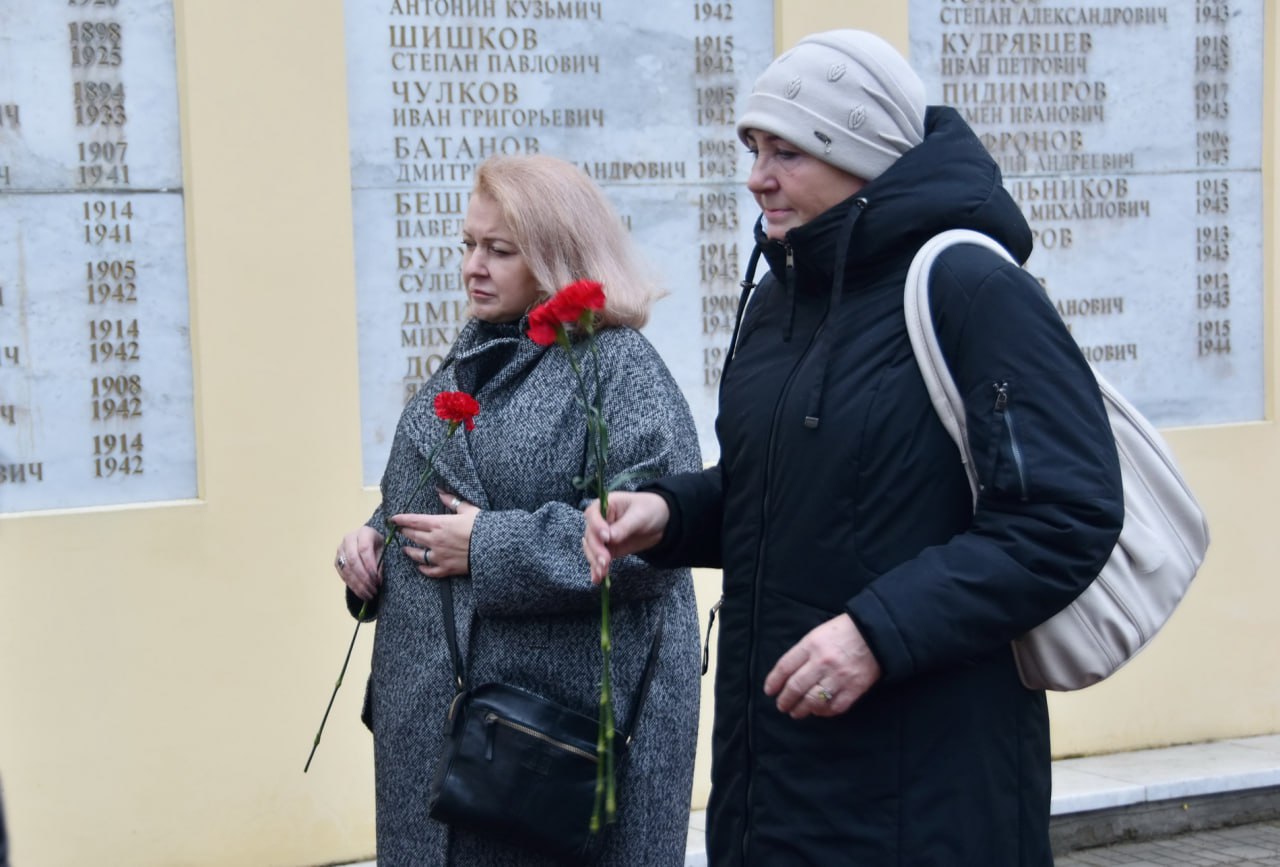 В Республике Марий Эл полицейские, ветераны и общественники приняли участие в памятных мероприятиях В Республике Марий Эл полицейские, ветераны и общественники приняли участие в памятных мероприятиях