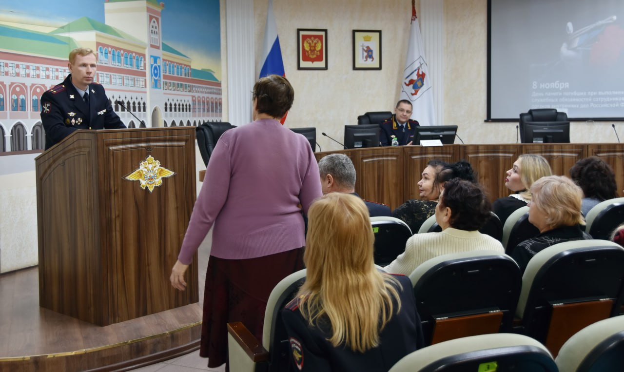 В Республике Марий Эл полицейские, ветераны и общественники приняли участие в памятных мероприятиях В Республике Марий Эл полицейские, ветераны и общественники приняли участие в памятных мероприятиях