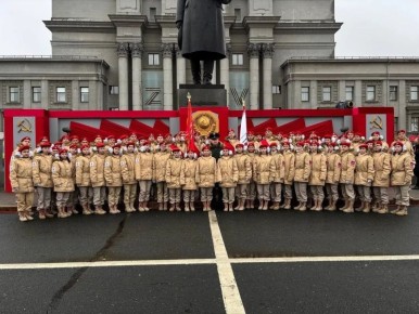 7 ноября в Самаре прошел XV юбилейный Парад Памяти, организованный в рамках всероссийского патриотического проекта «Парад Памяти 7 ноября 1941 года»