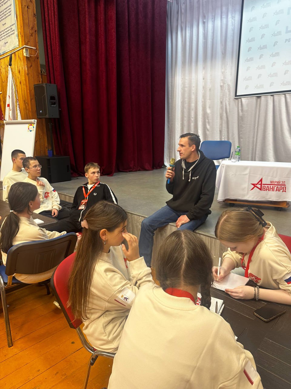 Юрий Зайцев: В эти дни в нашей республике проходит школа юнкоров Юрий Зайцев: В эти дни в нашей республике проходит школа юнкоров