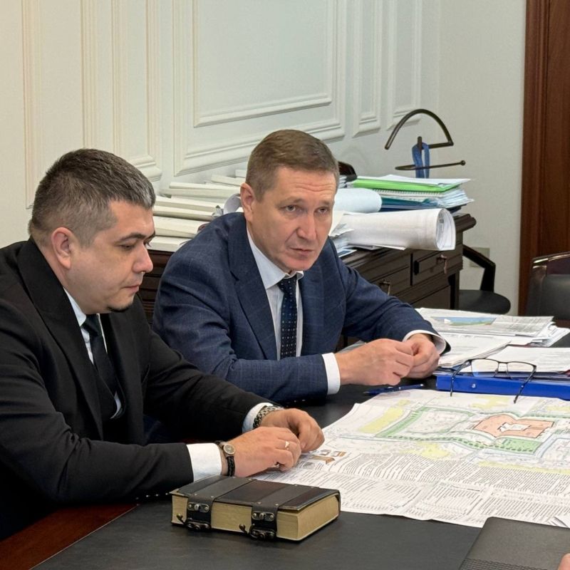 Антон Трудинов: Провёл встречу с представителями подрядной организации, которая займётся строительством новой школы в 6м микрорайоне