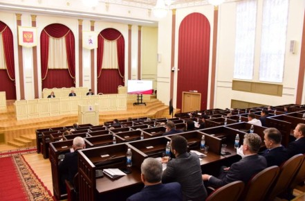 Депутаты ознакомились с прогнозом социально-экономического развития региона и основными параметрами республиканского бюджета на ближайшие три года