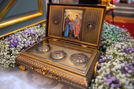 С 21 по 23 ноября 2025 года в Йошкар-Олинской епархии будет пребывать ковчег с частью Пояса Пресвятой Богородицы и частицами мощей святых праведных Иоакима и Анны — родителей Богородицы