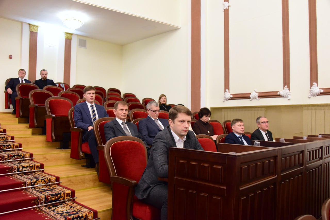 В рамках Дня депутата, прошедшего под председательством руководителя марийского парламента Михаила Васютина, участники региональной кадровой программы наставничества «Герои Марий Эл. Талешке-влак», реализуемой по инициативе... В рамках Дня депутата, прошедшего под председательством руководителя марийского парламента Михаила Васютина, участники региональной кадровой программы наставничества «Герои Марий Эл. Талешке-влак», реализуемой по инициативе...