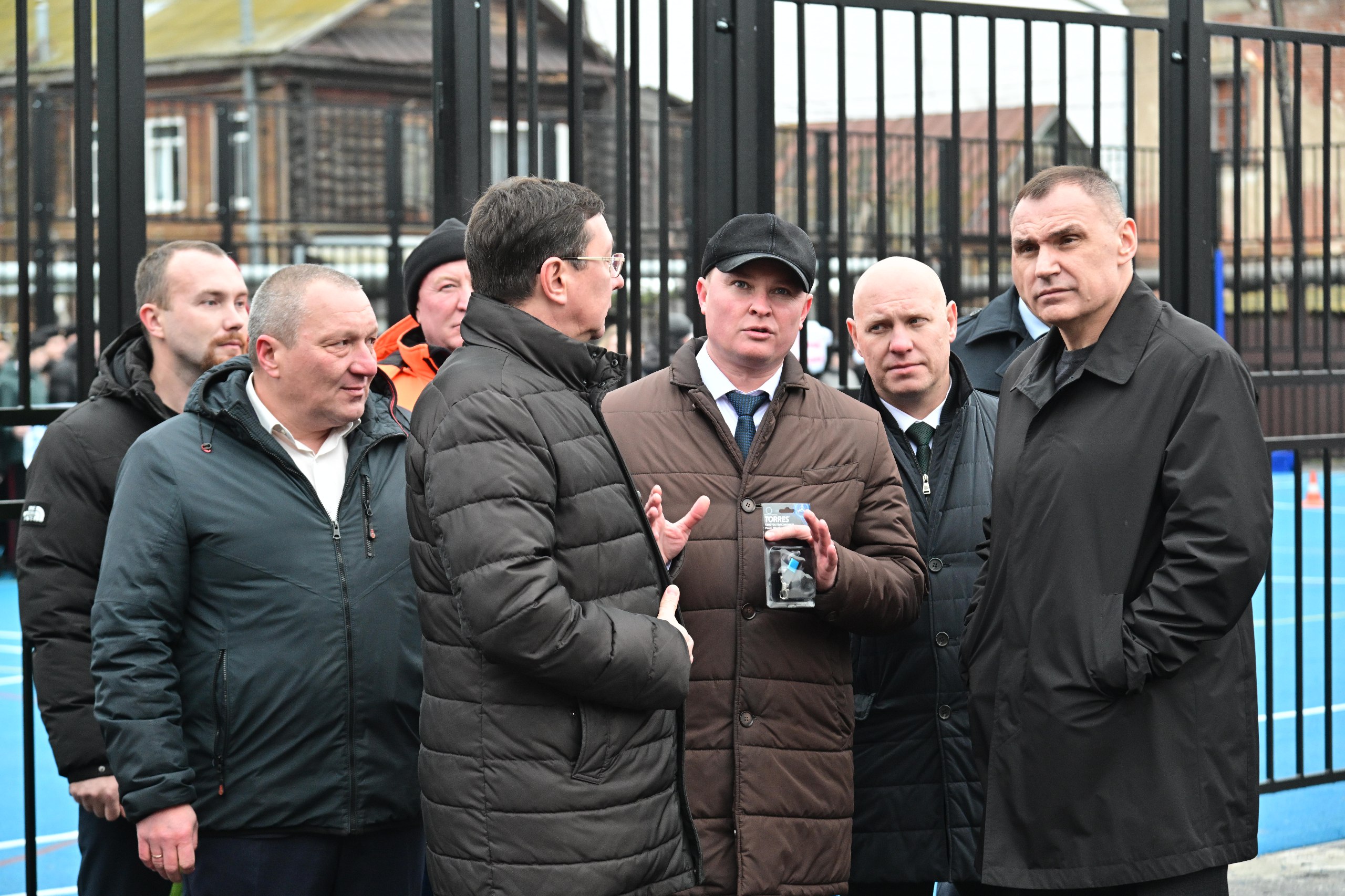 Юрий Зайцев: Сегодня в Козьмодемьянске дал старт спортивной эстафете на новой «умной» площадке в школе №1! Юрий Зайцев: Сегодня в Козьмодемьянске дал старт спортивной эстафете на новой «умной» площадке в школе №1!