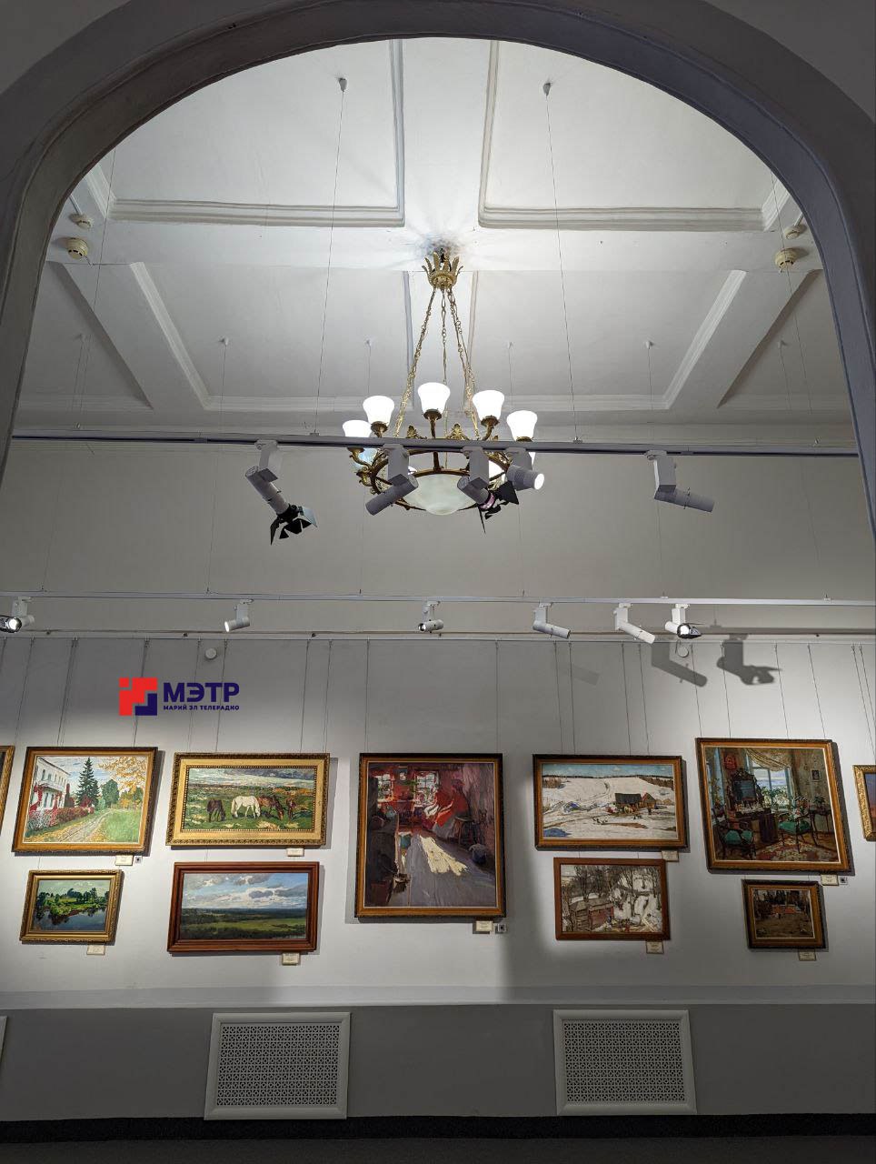 Продолжая путь туриста по Козьмодемьянску, мы непременно окажемся в художественно-историческом музее им. А.В.Григорьева. В Малой Третьяковке на Волге хранятся картины Айвазовского и Кандинского, изделия из фарфора, кости... Продолжая путь туриста по Козьмодемьянску, мы непременно окажемся в художественно-историческом музее им. А.В.Григорьева. В Малой Третьяковке на Волге хранятся картины Айвазовского и Кандинского, изделия из фарфора, кости...