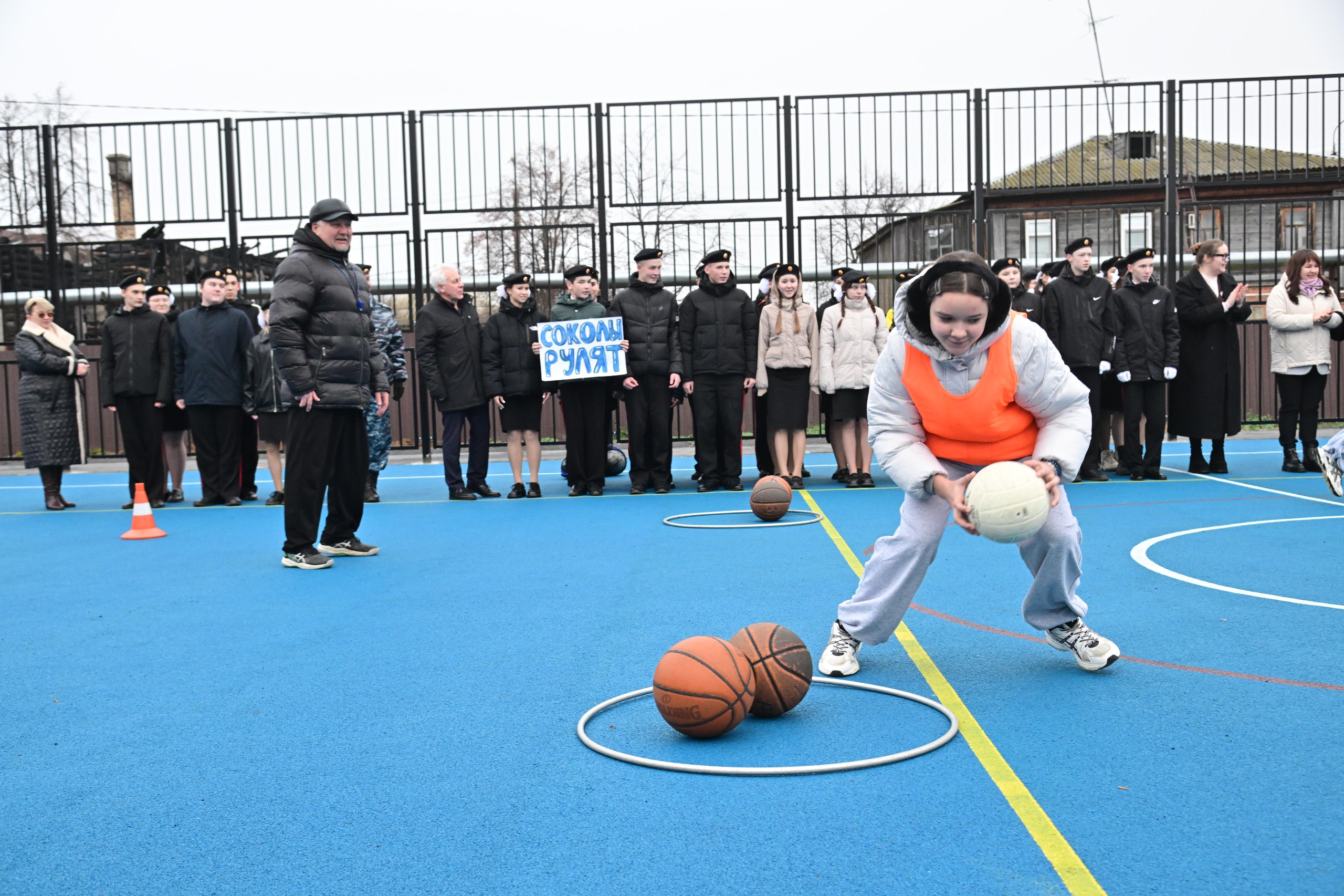 Юрий Зайцев: Сегодня в Козьмодемьянске дал старт спортивной эстафете на новой «умной» площадке в школе №1! Юрий Зайцев: Сегодня в Козьмодемьянске дал старт спортивной эстафете на новой «умной» площадке в школе №1!