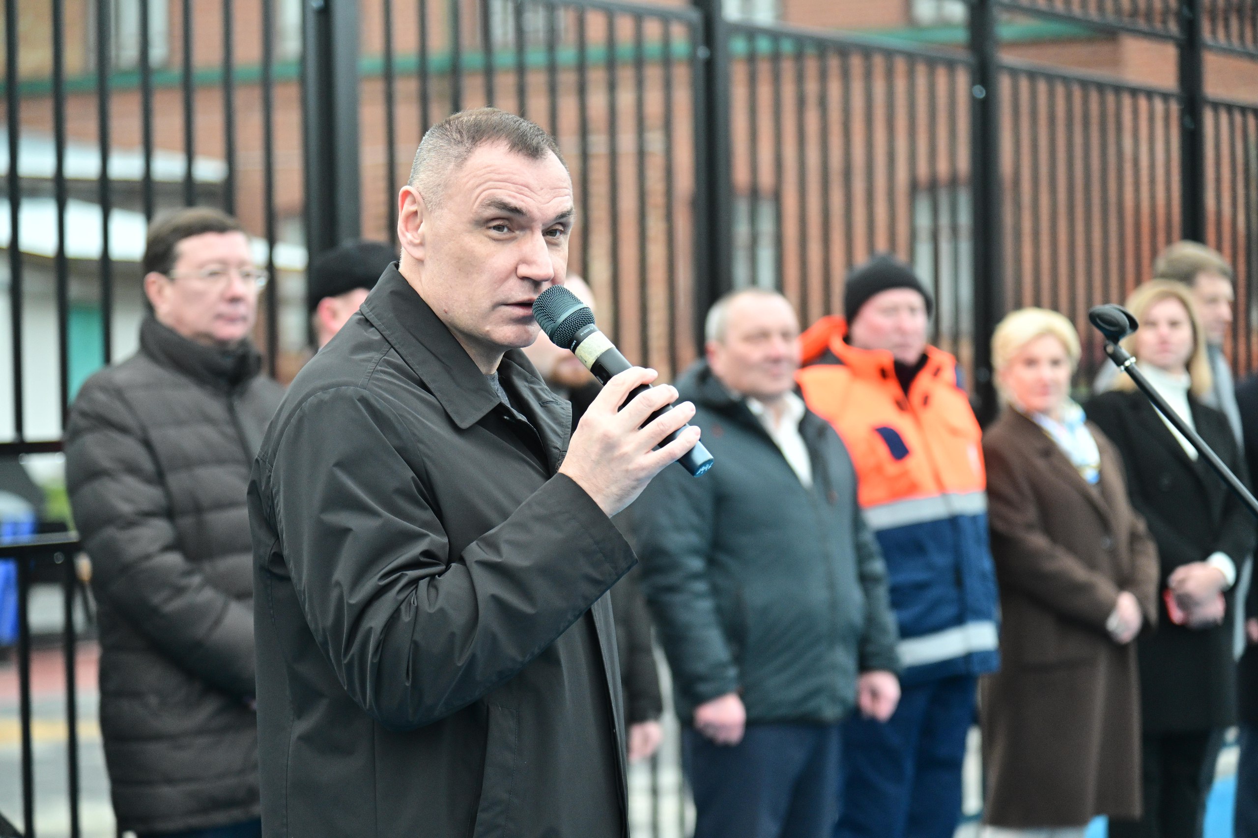 Юрий Зайцев: Сегодня в Козьмодемьянске дал старт спортивной эстафете на новой «умной» площадке в школе №1! Юрий Зайцев: Сегодня в Козьмодемьянске дал старт спортивной эстафете на новой «умной» площадке в школе №1!