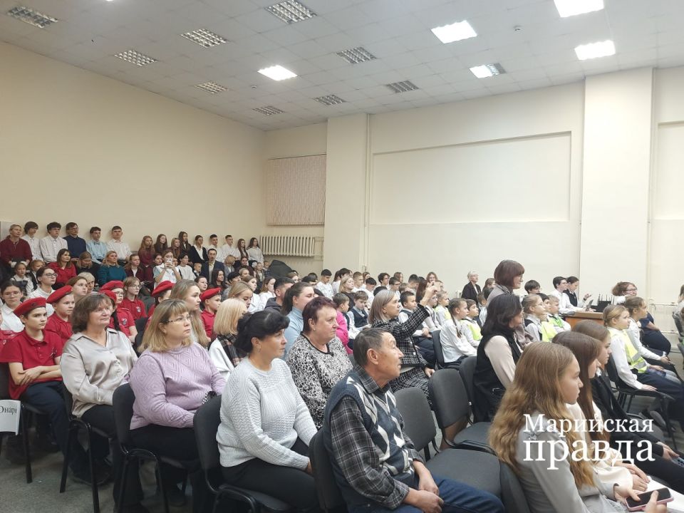 В йошкар-олинской школе №30 открыли галерею школьных талантов