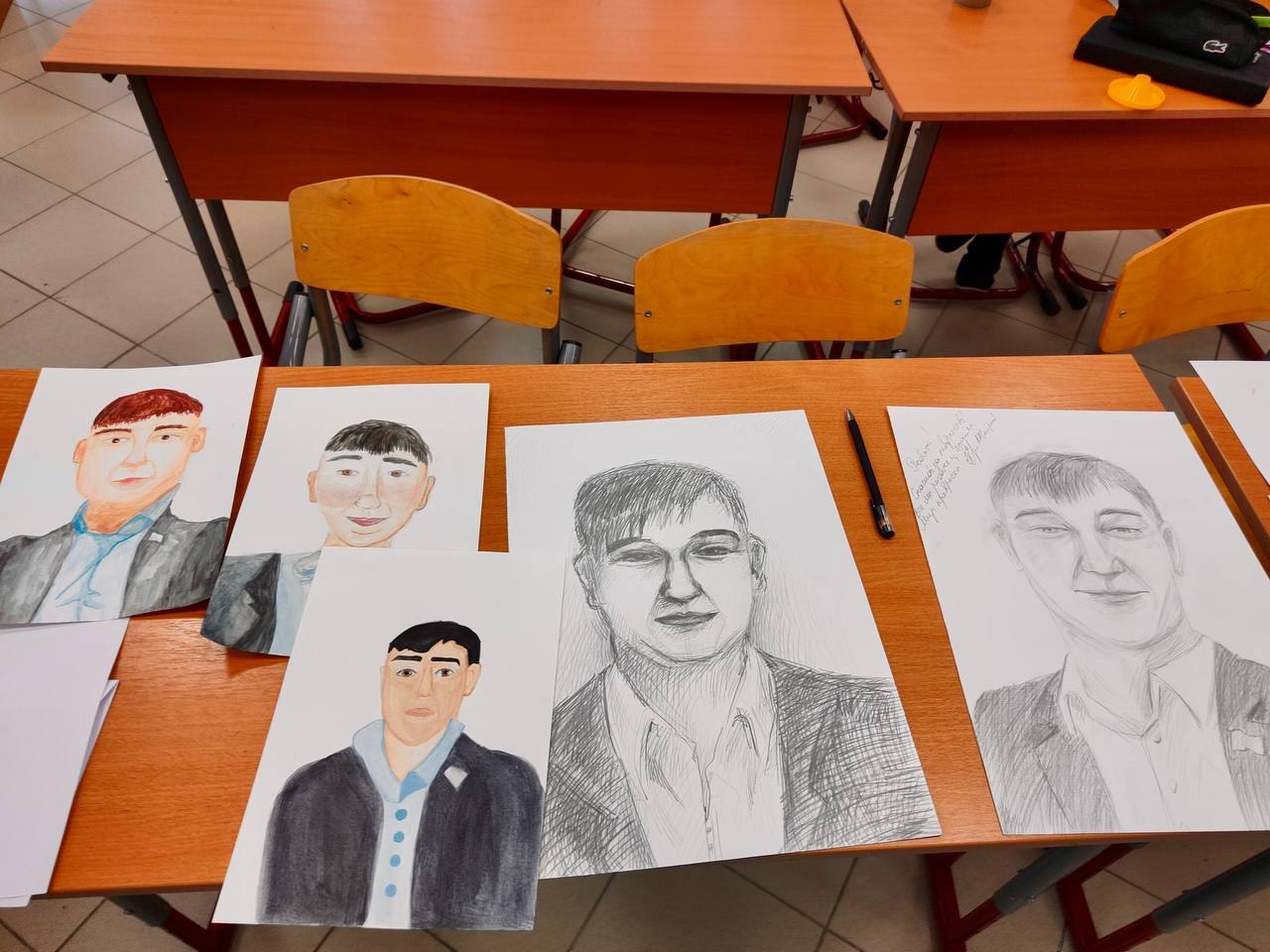 Юные йошкаролинцы нарисовали портрет современного героя Юные йошкаролинцы нарисовали портрет современного героя