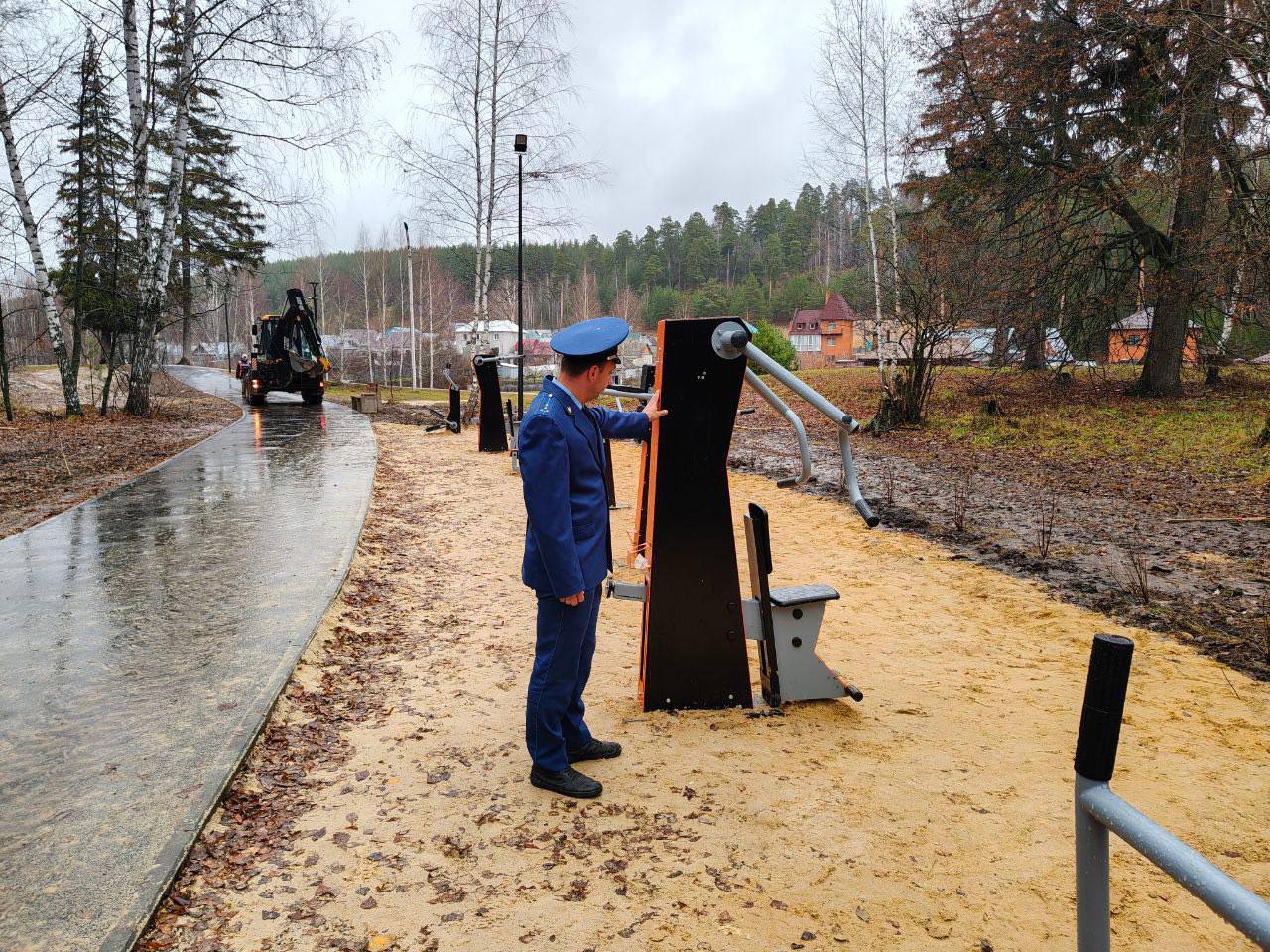 Волжская межрайонная прокуратура требует завершить строительство Ре-парка