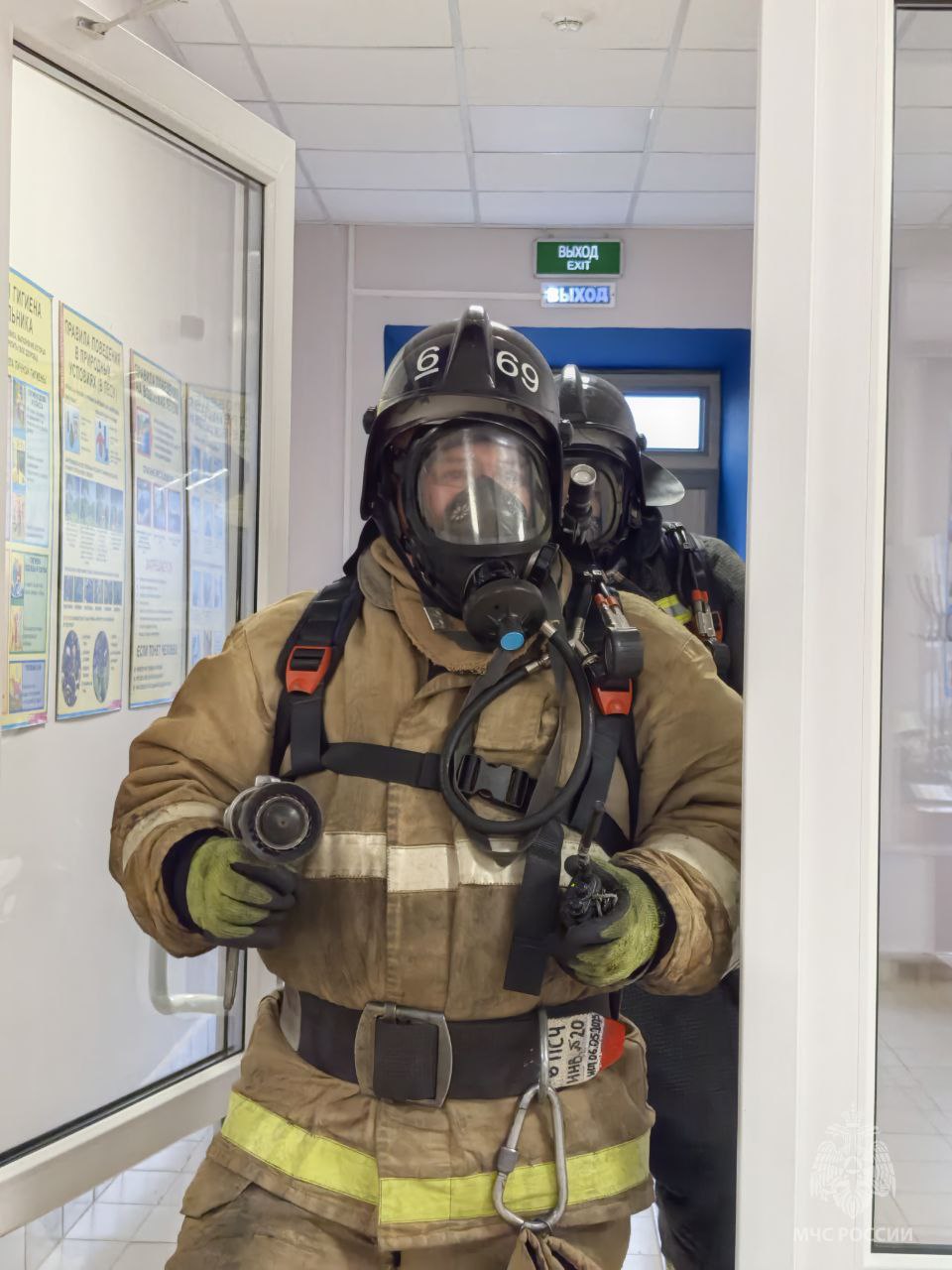 Условный пожар потушен!. Сегодня в Семеновской школе-интернат прошли масштабные пожарно-тактические учения! По легенде, возгорание началось в столярной мастерской на 1 этаже Условный пожар потушен!. Сегодня в Семеновской школе-интернат прошли масштабные пожарно-тактические учения! По легенде, возгорание началось в столярной мастерской на 1 этаже