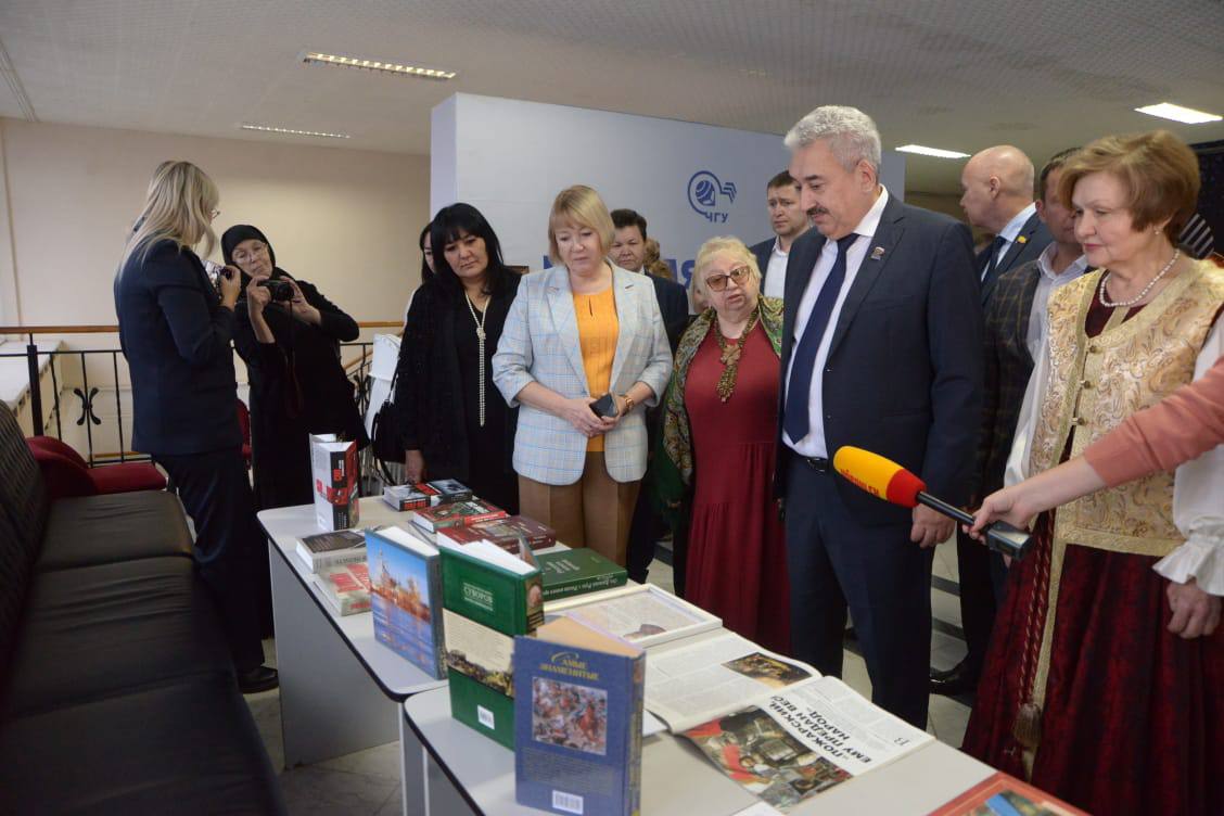 «РУССКИЕ ЧТЕНИЯ» ОБЪЕДИНЯЮТ НАРОДЫ: ДЕЛЕГАЦИЯ МАРИЙ ЭЛ ВО ГЛАВЕ С ЛАРИСОЙ ЯКОВЛЕВОЙ ПРИНЯЛА УЧАСТИЕ В ЗАПУСКЕ ЛИТЕРАТУРНО-ПАТРИОТЧЕСКОГО ПРОЕКТА В ЧЕБОКСАРАХ «РУССКИЕ ЧТЕНИЯ» ОБЪЕДИНЯЮТ НАРОДЫ: ДЕЛЕГАЦИЯ МАРИЙ ЭЛ ВО ГЛАВЕ С ЛАРИСОЙ ЯКОВЛЕВОЙ ПРИНЯЛА УЧАСТИЕ В ЗАПУСКЕ ЛИТЕРАТУРНО-ПАТРИОТЧЕСКОГО ПРОЕКТА В ЧЕБОКСАРАХ