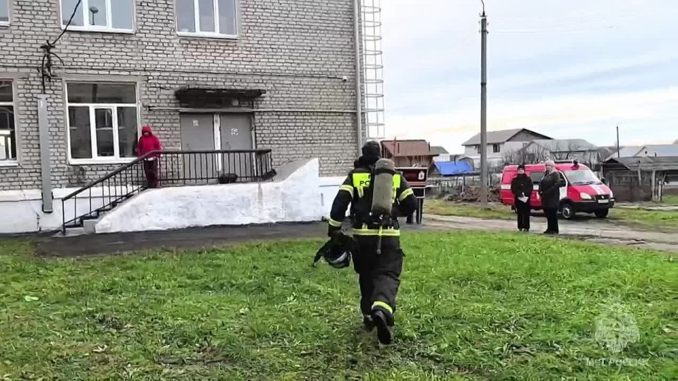 Условный пожар потушен!. Сегодня в Семеновской школе-интернат прошли масштабные пожарно-тактические учения! По легенде, возгорание началось в столярной мастерской на 1 этаже