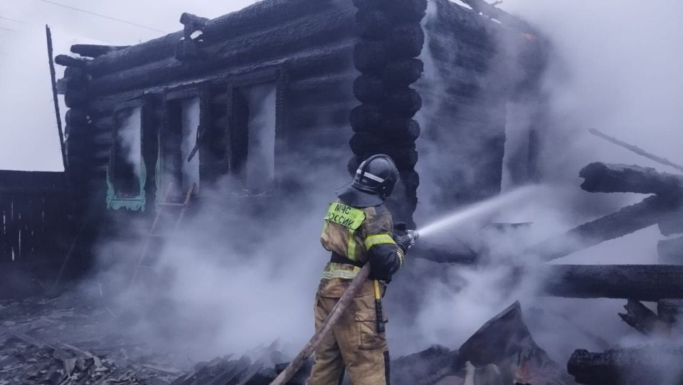 Жительница Параньгинского района успела вывести скот из хлева до того, как он сгорел
