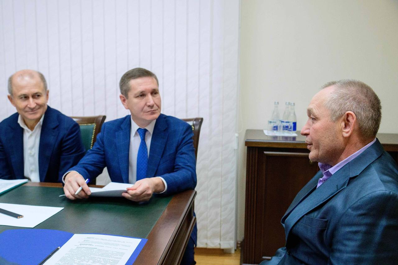 Антон Трудинов: Во время личного приёма граждан, который вчера провёл Глава Марий Эл Юрий Зайцев, получил поручение отремонтировать в тротуар у школы №12 Антон Трудинов: Во время личного приёма граждан, который вчера провёл Глава Марий Эл Юрий Зайцев, получил поручение отремонтировать в тротуар у школы №12