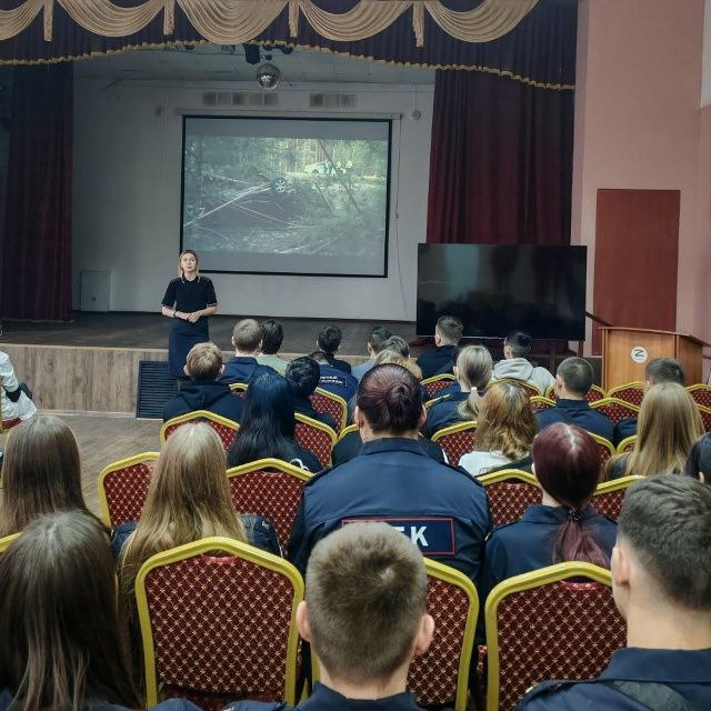 В преддверии Всемирного дня памяти жертв ДТП автоинспекторы поделились со студентами последствиями, которые могут настигнуть любого при пренебрежении ПДД В преддверии Всемирного дня памяти жертв ДТП автоинспекторы поделились со студентами последствиями, которые могут настигнуть любого при пренебрежении ПДД