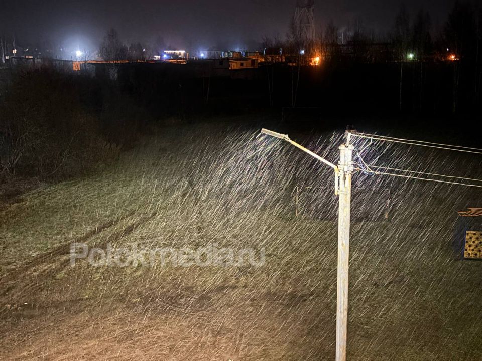 Ночью 16 ноября местами по Марий Эл ожидается налипание мокрого снега, местами сильный ветер, порывы 15-18 м/с, сообщает Марийский центр по гидрометеорологии и мониторингу окружающей среды