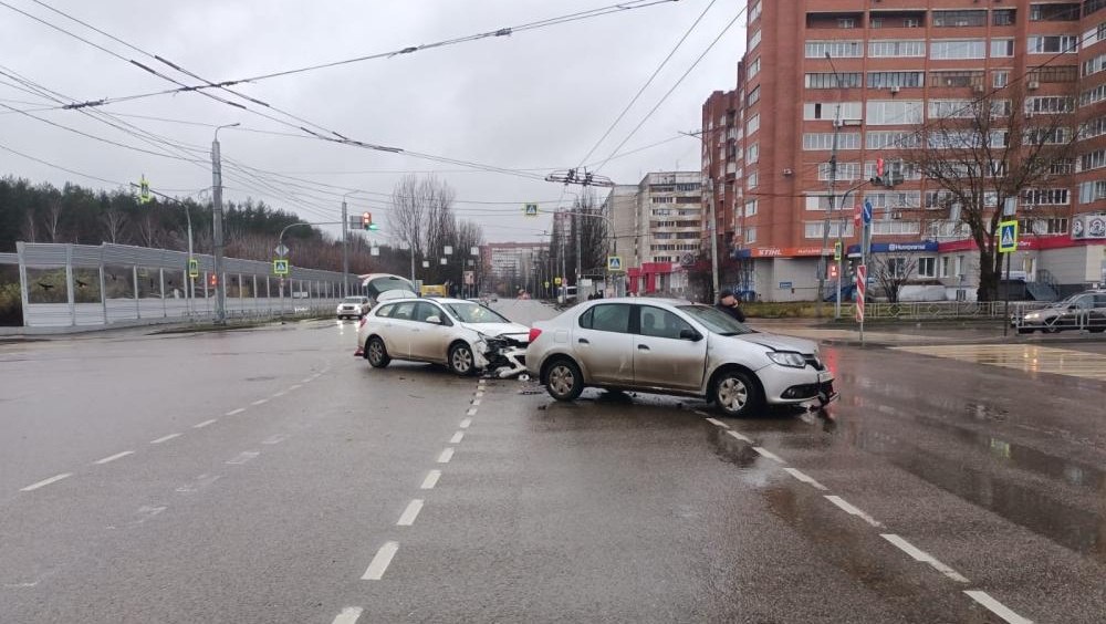 В Сомбатхее на аварийном перекрёстке продолжают биться машины