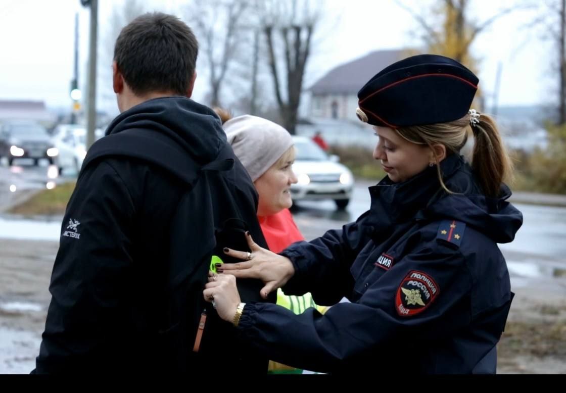 За время акции через «родительские патрули» прошли больше 23 тысяч школьников, каждый из которых освежил в памяти свои знания ПДД За время акции через «родительские патрули» прошли больше 23 тысяч школьников, каждый из которых освежил в памяти свои знания ПДД