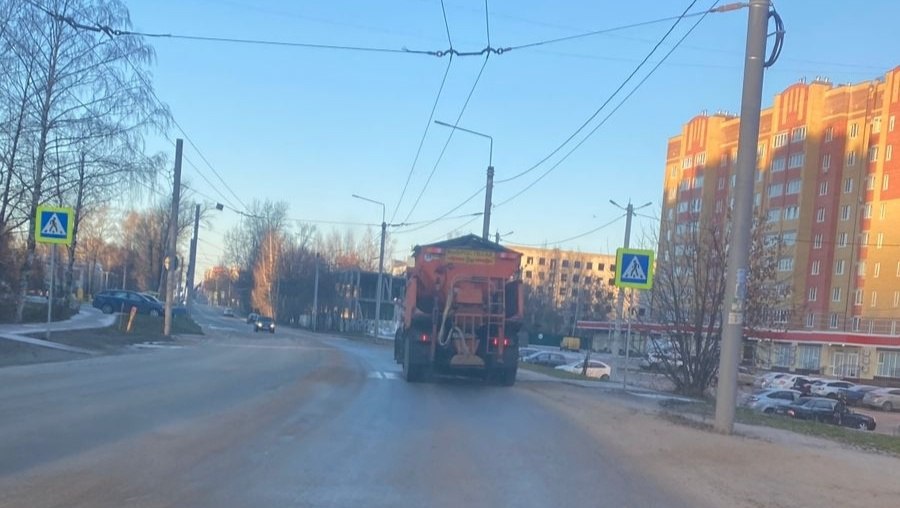 Коммунальщики Йошкар-Олы встретили ледяной сюрприз погоды во всеоружии