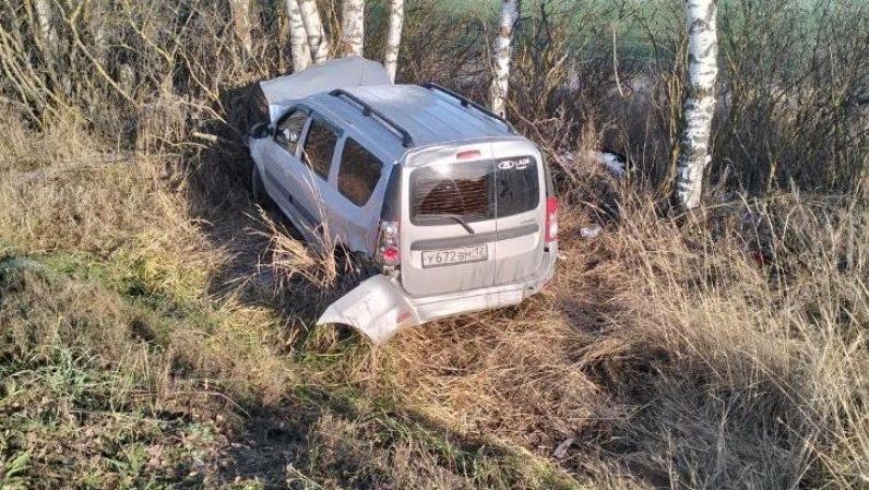 В Марий Эл на трассе «Вятка» автомобиль сорвался в кювет