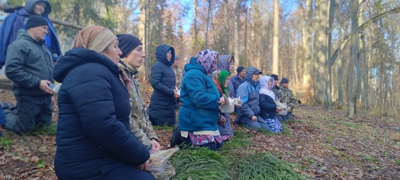 Поблизости от многих марийских деревень есть небольшие рощи- кюсото – молельные места приверженцев марийский традиционной религии Поблизости от многих марийских деревень есть небольшие рощи- кюсото – молельные места приверженцев марийский традиционной религии