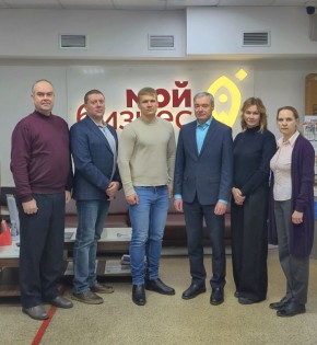 Участник кадровой программы «Герои Марий Эл. Талешке-влак» Александр Егошин продолжает знакомство с работой министерства промышленности, экономического развития и торговли